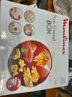 Prodám strojek na výrobu těstovin. - 2
