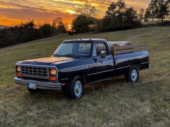 Dodge Ram D-250 1985 / 5.2l V8, Manuál, Klima - 2