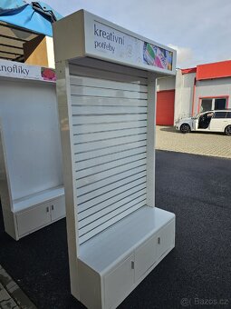 Skříň se závěsným systémem velká - prodejna - 2