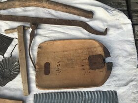 Konvolut starožitností na chalupu rozporka, závěsné váhy - 2