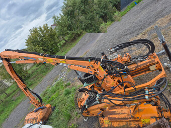 Příkopový mulčovač na Mercedes Unimog - 2