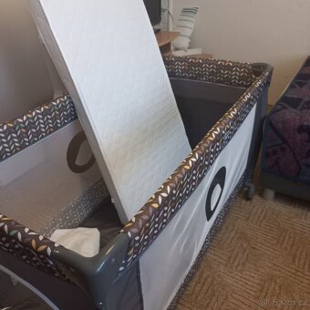 Dětská skládací postýlka - 2