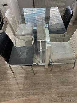 Jídelní stůl s židlemi - 2