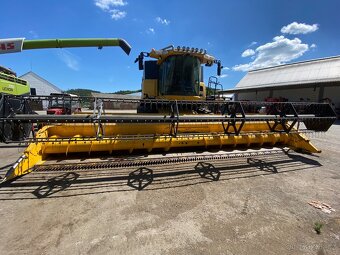 Kombajn New Holland CR 9080 - 2