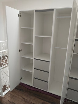 Prodám 2 dětské šatní skříně – moderní design,výborný stav - 2