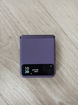 Motorola RAZR 40 - 2