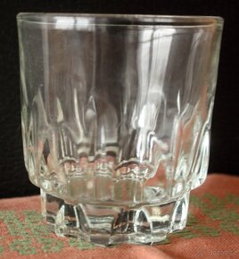sklenička č. 8, výška 8 cm, průměr 7,5 cm - 2