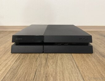 Playstation 4 (PS4) 500GB + hra zdarma - 2