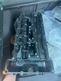 BMW 35i nové víko ventilů - 2