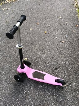 Růžová dětská koloběžka Stiga MINI KICK SUPREME - 2