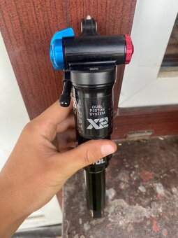 Prodám zadní tlumič fox dpx2 - 2