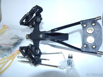 Lovecký prak Ghost s laserem - 2