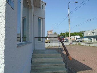 Pronájem  domu  Zlín  obchodní prostory  s bydlením - 2