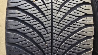 Celoroční pneu 235/50/18 Goodyear - 2