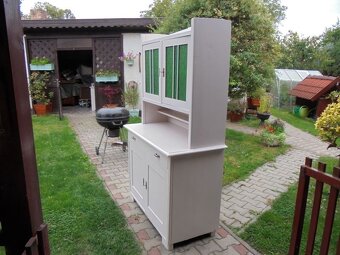 Historická kredenc - 2