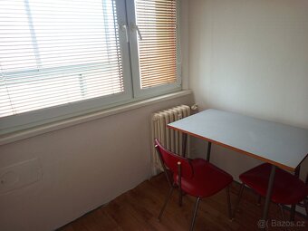 Pronájem bytu 1+1 se zasklenou lodžií,Chrudim, Fibichova ul. - 2