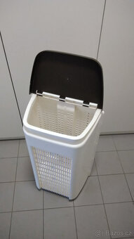 Koš na prádlo - velký, plastový s víkem - 2