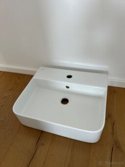 Bílé keramické umyvadlo MYJOYS - 2