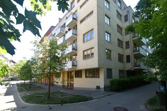 Velmi pěkný 2+kk, 68m2 se dvěma lodžiemi, garáží a sklepem, - 2