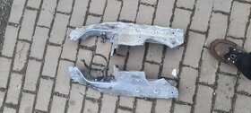 Vyrezovy dil audi a4 b8 8k savle kastle drzak blatniku - 2