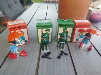 Igráček v originál krabičce soubor staré hračky - 2