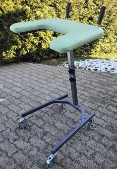 Prodám chodítko na chození vzpřímeně. - 2