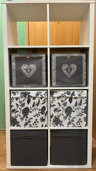 IKEA policový díl KALAX s úpravou + textilní boxy. - 2