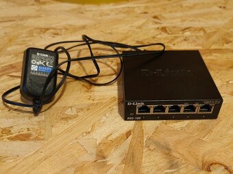 Switch D-Link DGS-105 - 2
