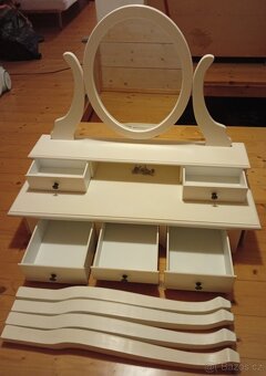 Kosmetický stolek - 2