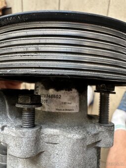 POMOCNÉ ČERPADLO BMW e90 - 2