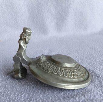 cínové víčko na korbel - 2