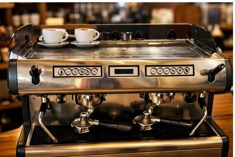 Prodám profesionální dvoupákový kávovar - 2
