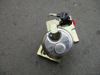 zámek na oj karavanu č. Z06 - 2