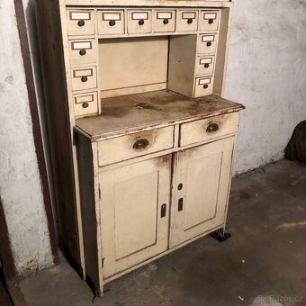 Historická kuchyň. skříň komoda - 2