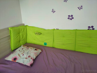 mantinel k posteli - 2