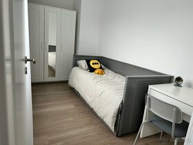 Hemnes Ikea bed with 2 matttresses - 2