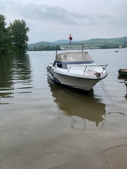 Motorový člun s motorem Volvo Penta - 2