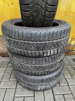 Zimní pneumatiky Pirelli 215/55/17 - 2