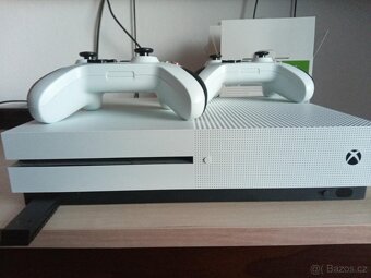 XBOX ONE S 500GB herní konzole + 2 ovladače - 2