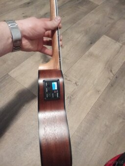 Elektroakustické ukulele Dimavery s obalem - 2