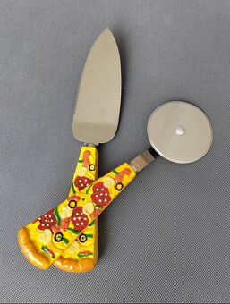 Kráječi kolečko a lopatka na pizzu od Sagaform (Švédsko) - 2