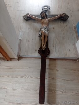 VELKÁ STAROŽITNÁ DŘEVOŘEZBA - 2