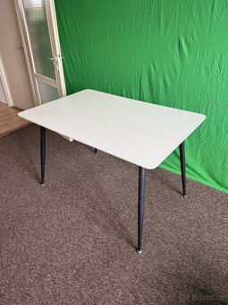 Jídelní stůl kvalitní od truhláře + 4 židle - 2