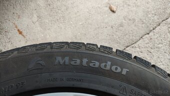 Prodám zimní pneu Matador 205/55 /R17 - 2