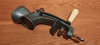 Retro starý mlýnek na mák IDEAL - Czechoslovakia - 2