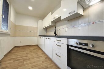 Pronájem prostorného a světlého bytu 4+1, 76 m² - 2