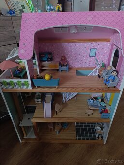 Domeček pro panenky s příslušenstvím - 2