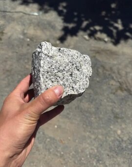 Šedé žulové štípané kostky - 2