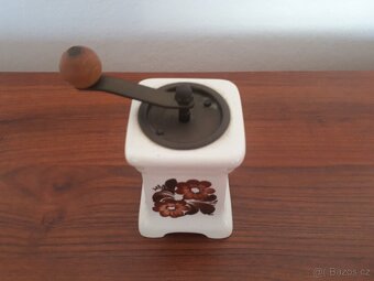 Starý porcelánový mlýnek - 2