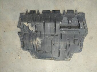 VOLKSWAGEN PASSAT B7 KRYT POD MOTOR - 2